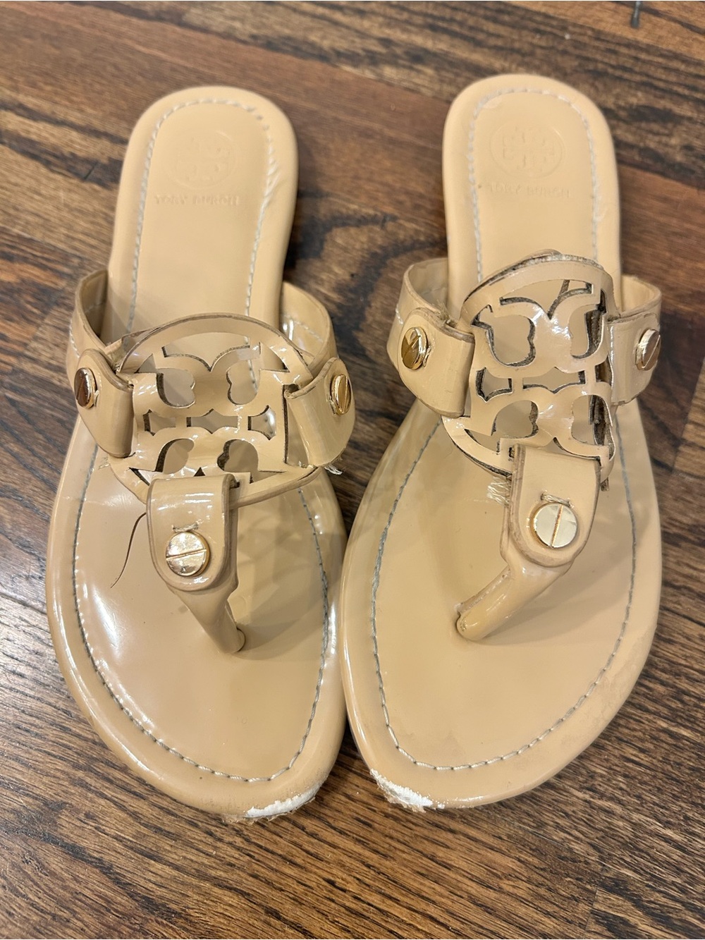 No Brand Beige Patent Logo Thong Sandals with Gold Accents